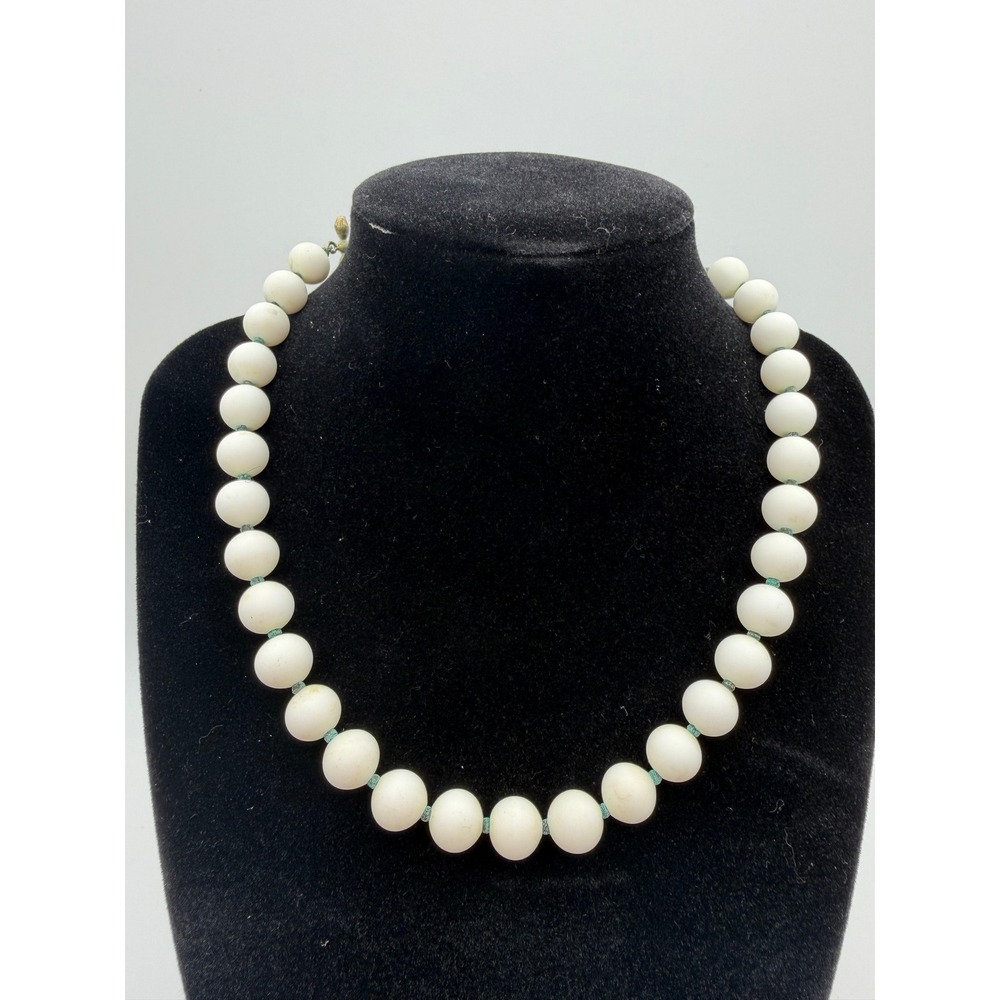Vintage Milk Glass White Round Bead Necklace Gold Tone Hook Clasp Q047